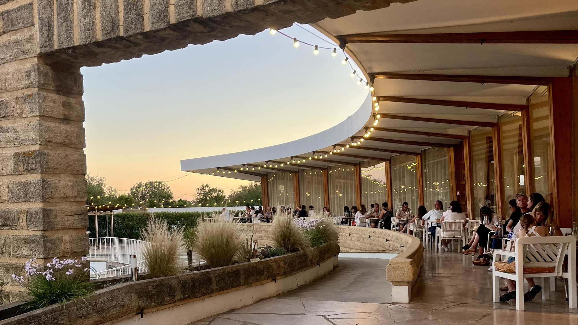 Hotel Les Cabanettes_Terrasse-Piscine_2